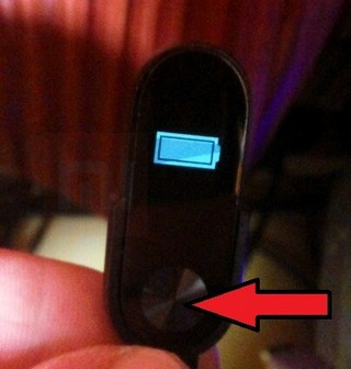 Индикатор заряда браслета Xiaomi Mi Band Внешний вид индикатора заряда браслета Xiaomi Mi Band